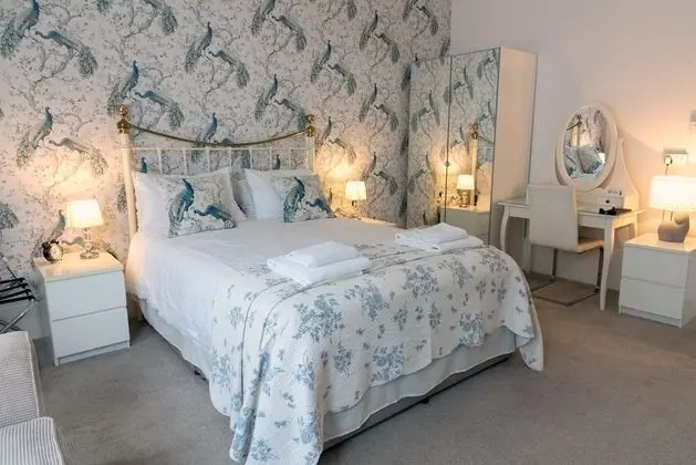 Tek Büyük Yataklı Oda (Large Suite with Wet Room)