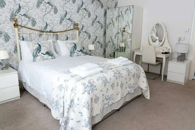 Tek Büyük Yataklı Oda (Large Suite with Wet Room)