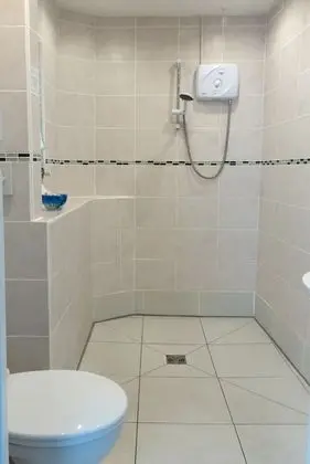 Tek Büyük Yataklı Oda (Large Suite with Wet Room)