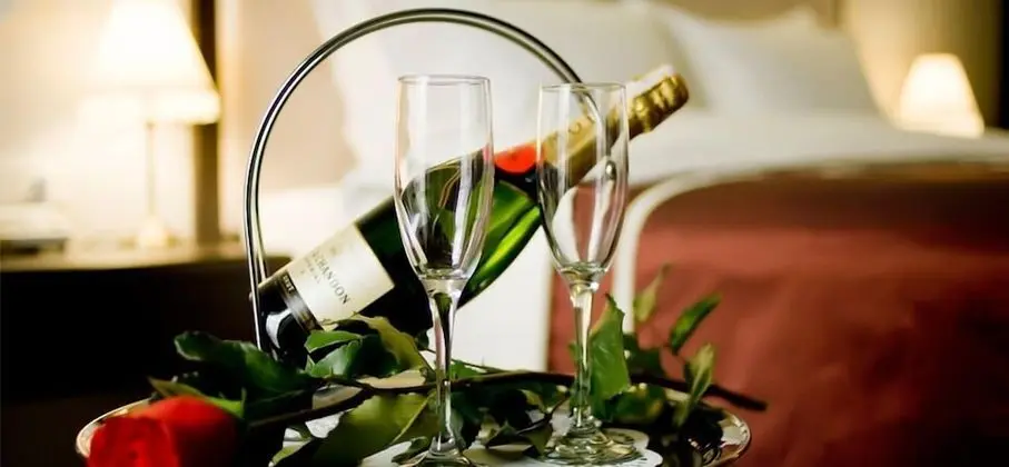 Luxury Oda