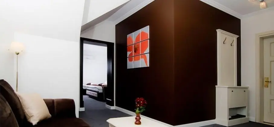 Luxury Oda