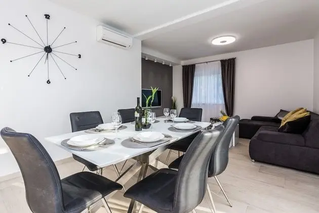 Odada yemek servisi