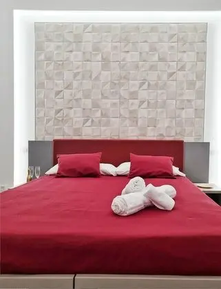 Tek Büyük veya İki Ayrı Yataklı Oda (con balcone)