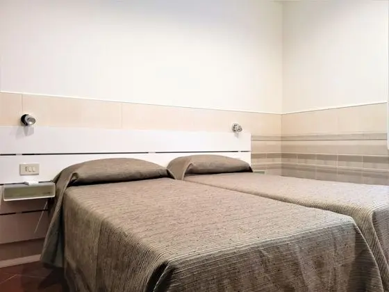 Basic Tek Büyük veya İki Ayrı Yataklı Oda, Ortak Banyo