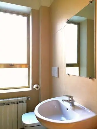 Basic Tek Büyük veya İki Ayrı Yataklı Oda, Ortak Banyo