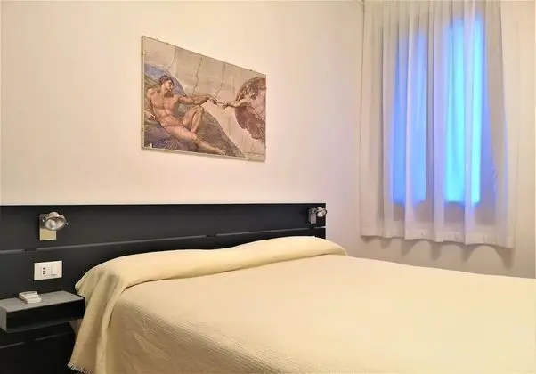 Standard Tek Büyük veya İki Ayrı Yataklı Oda, Banyolu/Duşlu