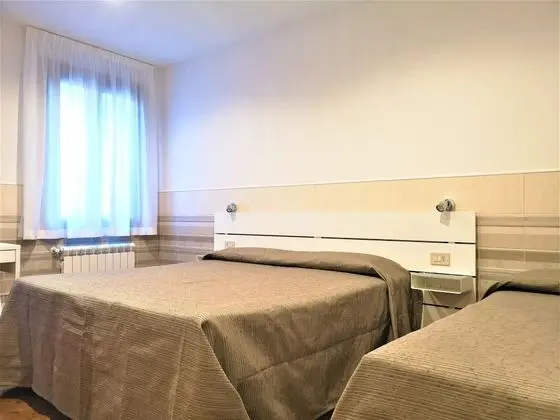 Standard Üç Kişilik Oda, Banyolu/Duşlu