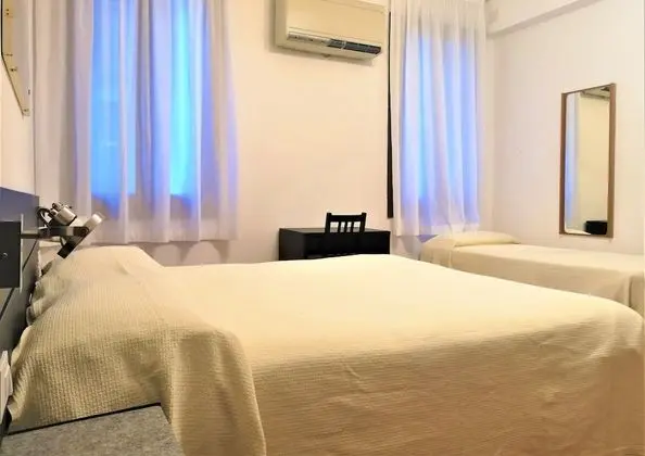 Standard Üç Kişilik Oda, Banyolu/Duşlu