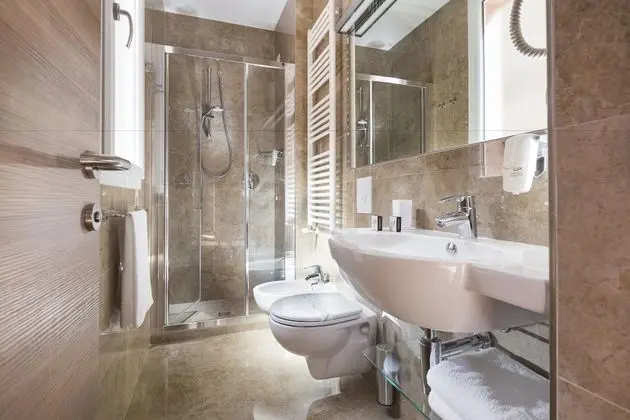 Üç Kişilik Oda