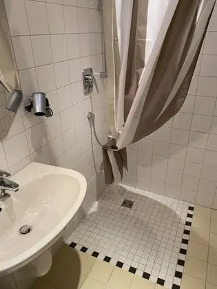 Basic Tek Büyük Yataklı Oda