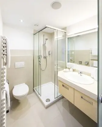 Deluxe Tek Büyük Yataklı Oda, Balkon (Nova)