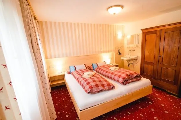 Traditional Tek Büyük Yataklı Oda