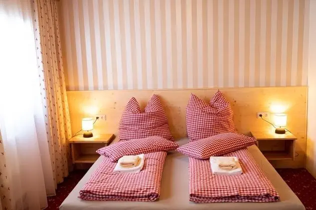 Traditional Tek Büyük Yataklı Oda