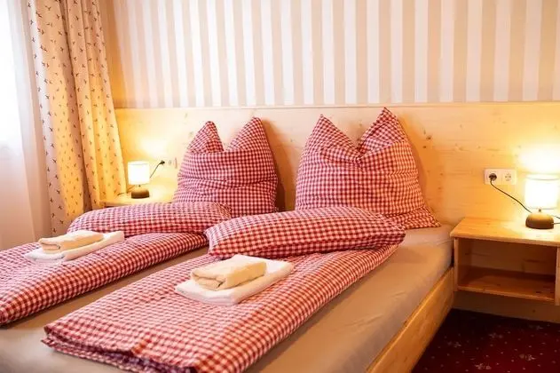 Traditional Tek Büyük Yataklı Oda