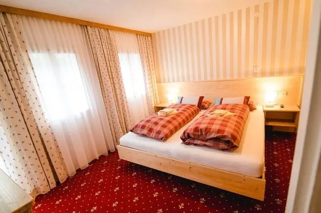 Traditional Tek Büyük Yataklı Oda