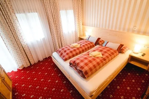 Traditional Tek Büyük Yataklı Oda