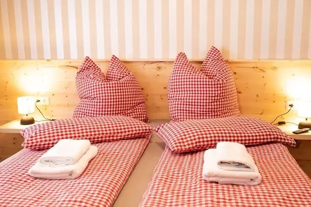 Traditional Tek Büyük Yataklı Oda