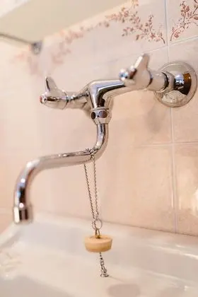 Traditional Tek Büyük Yataklı Oda