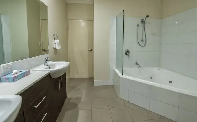 Family Bungalov, 2 Yatak Odası, Mutfak, Bahçeli