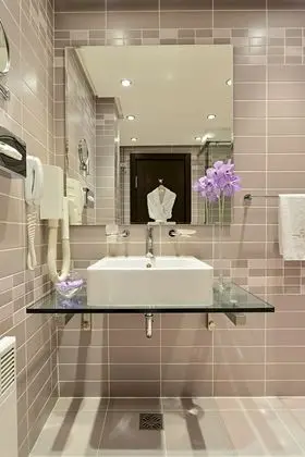Classic Double or Twin with free Wi-Fi, coffee and tea making facilities