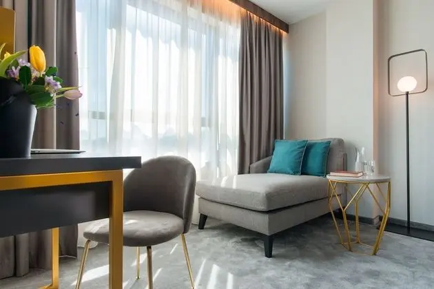 Panoramic One-bedroom Suite High Floor