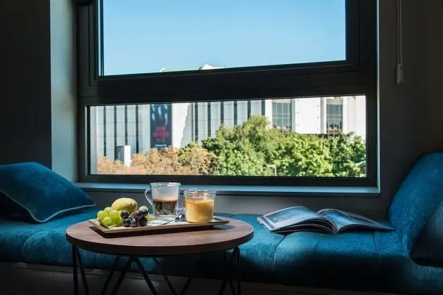 Superior Lounge city view room