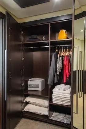 Panoramic One-bedroom Suite High Floor