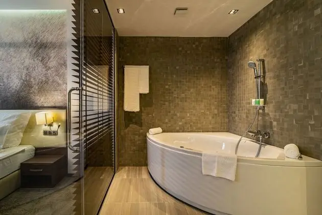 One Bedroom Apartment
