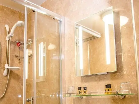 Tek Büyük veya İki Ayrı Yataklı Oda, Banyolu/Duşlu ( Room 2)