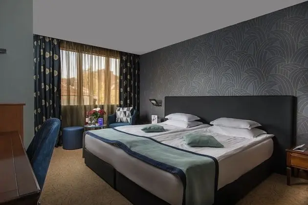 Standard Double or Twin with free Wi-Fi, coffee and tea making facilities