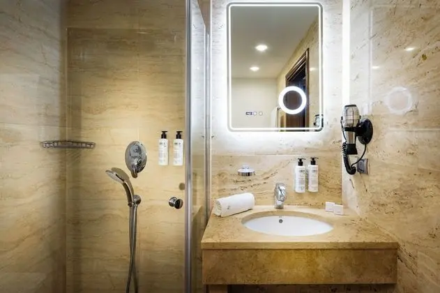 Standard Double or Twin with free Wi-Fi, coffee and tea making facilities