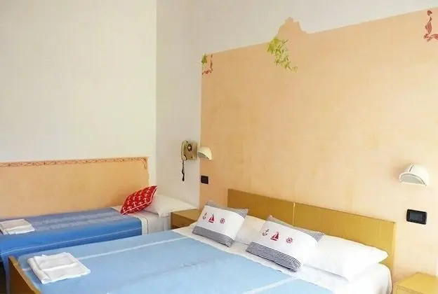 Üç Kişilik Oda