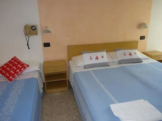 Üç Kişilik Oda