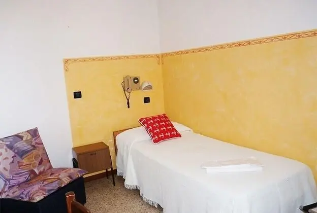 Üç Kişilik Oda