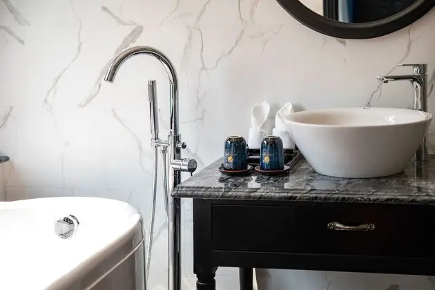 Luxury Oda (Rosy Suite, Private Balcony)