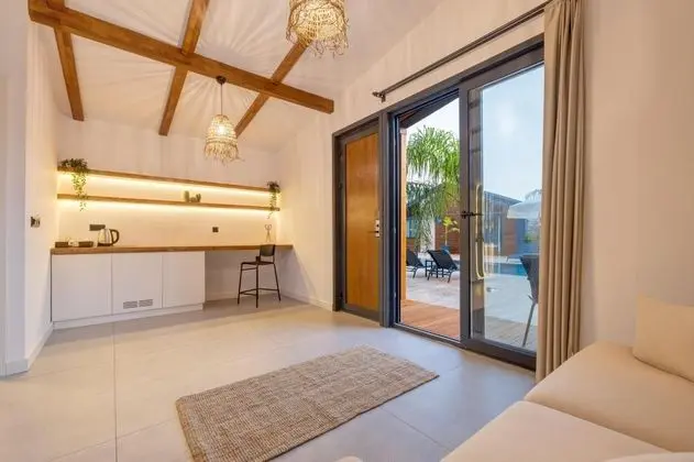Junior Suite, Havuz Manzaralı