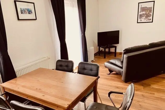 Family Oda, 1 Büyük (Queen) Boy Yatak ve Çekyat, Sigara İçilmez