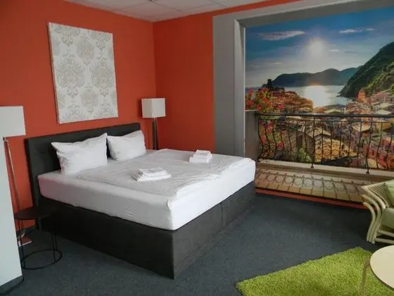 Tek Büyük Yataklı Oda, Ortak Banyo (Doppel Pension)
