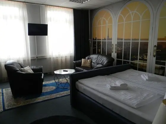 Tek Büyük Yataklı Oda, Ortak Banyo (Doppel Pension)