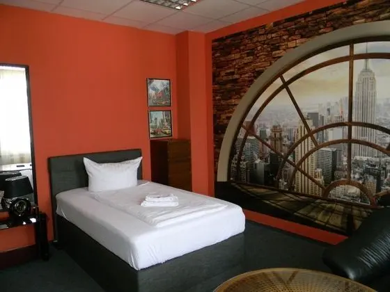 Tek Kişilik Oda, Ortak Banyo (Pension)