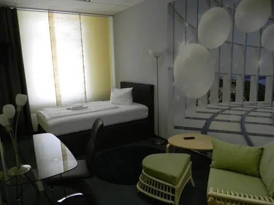 Tek Kişilik Oda, Ortak Banyo (Pension)