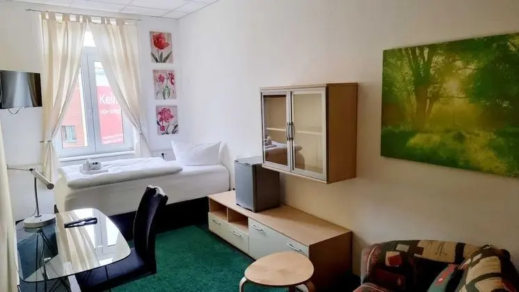 Tek Kişilik Oda, Ortak Banyo (Pension)