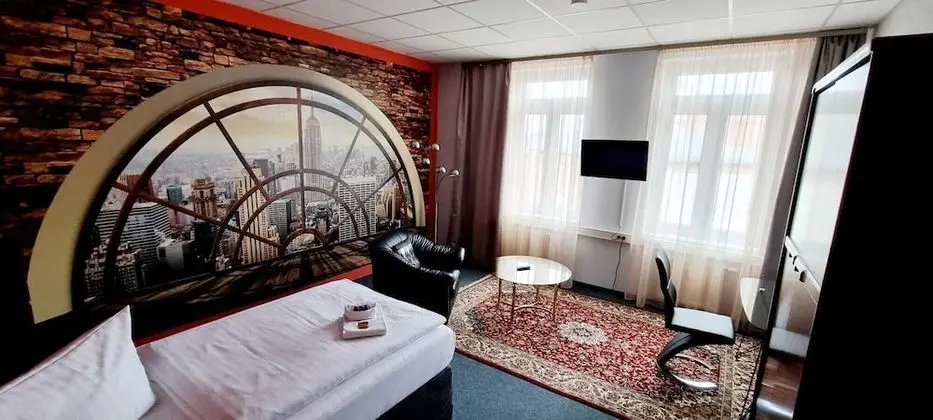 Tek Kişilik Oda, Ortak Banyo (Pension)