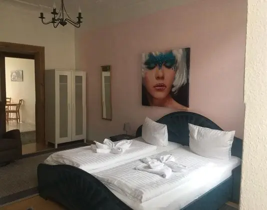 Standard Tek Büyük veya İki Ayrı Yataklı Oda, Ortak Banyo, Bahçe Manzaralı