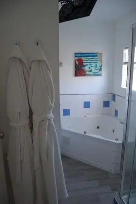 Superior Stüdyo, Sıcak Su Küveti
