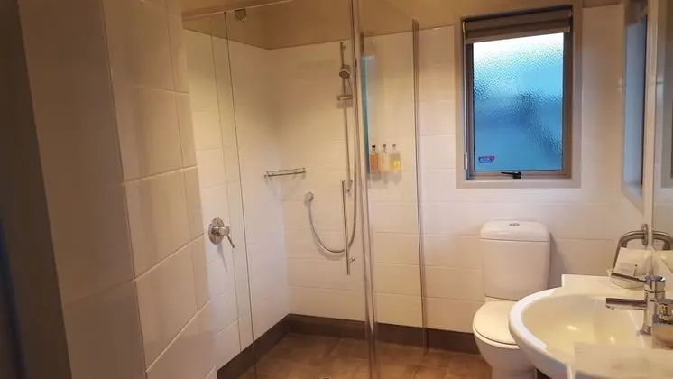 Tek Büyük Yataklı Oda, Banyolu/Duşlu, Kısmi Göl Manzaralı