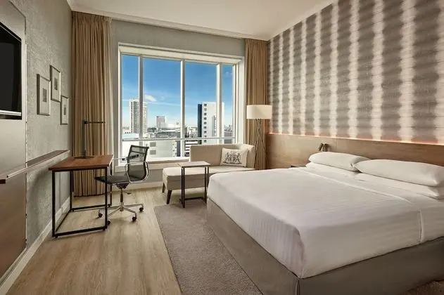 Deluxe Oda, 1 En Büyük (King) Boy Yatak, Şehir Manzaralı (High Floor)