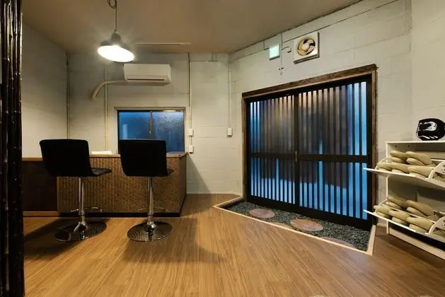 Ev (Private Vacation)