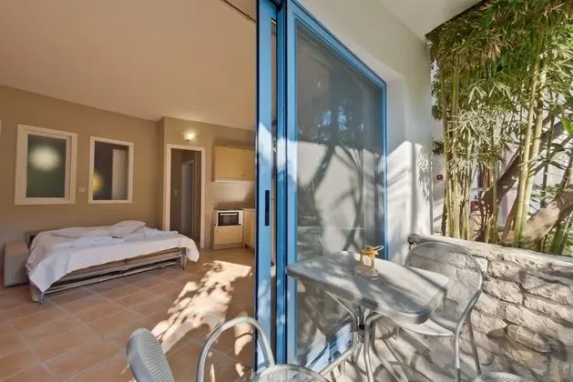 Apart Daire, Bahçe Manzaralı