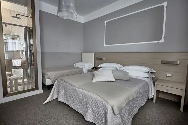 Deluxe Üç Kişilik Oda, Kısmi Deniz Manzaralı